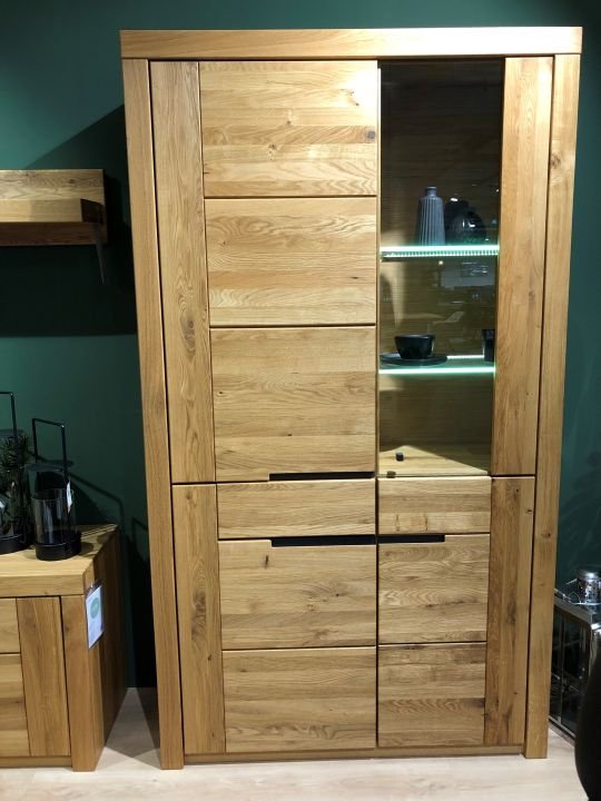 Multivitrine rechts Horaz eckige Lisene Wildeiche geölt 115 x 203 cm